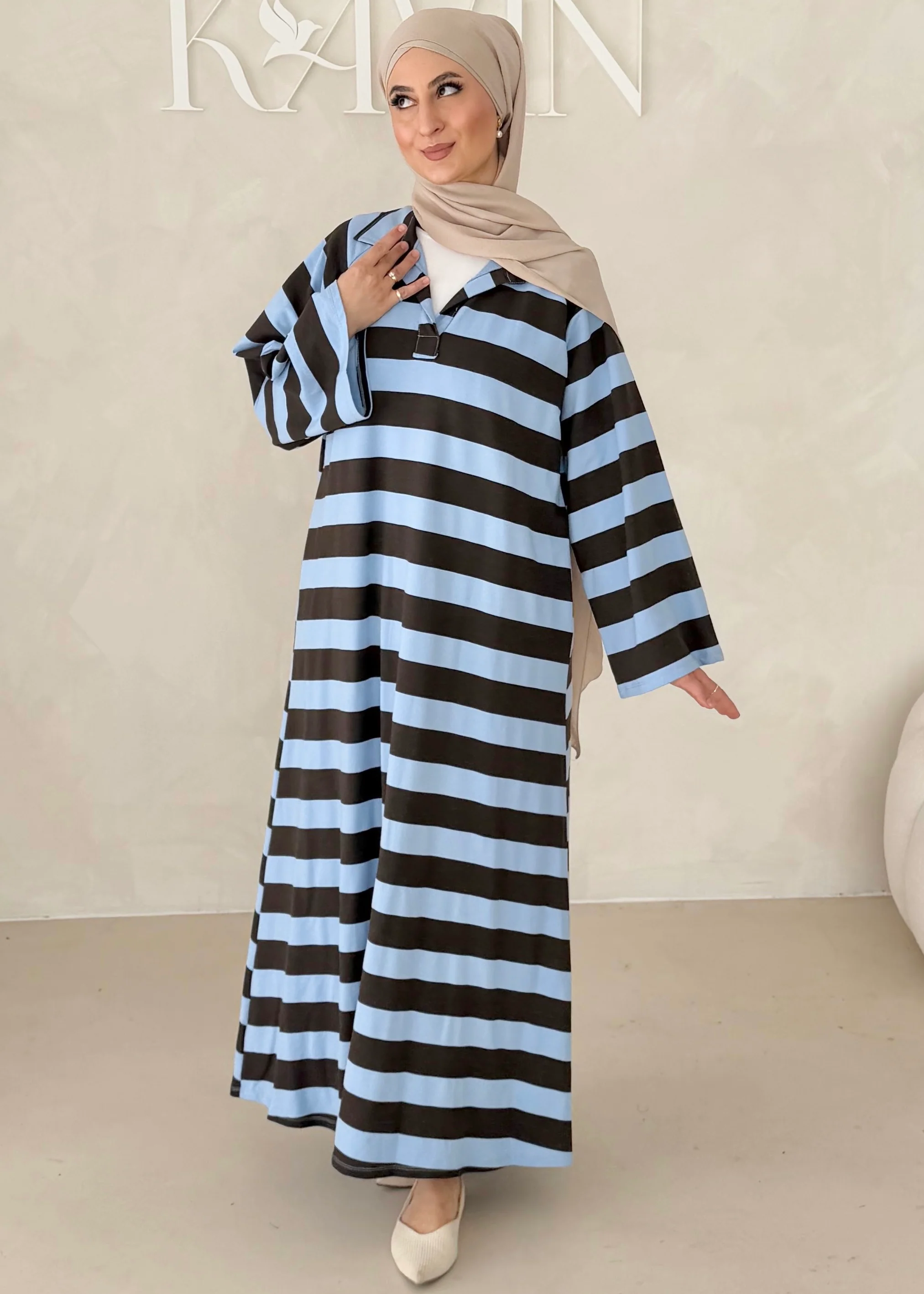 Gestreiftes Kleid - Image 10