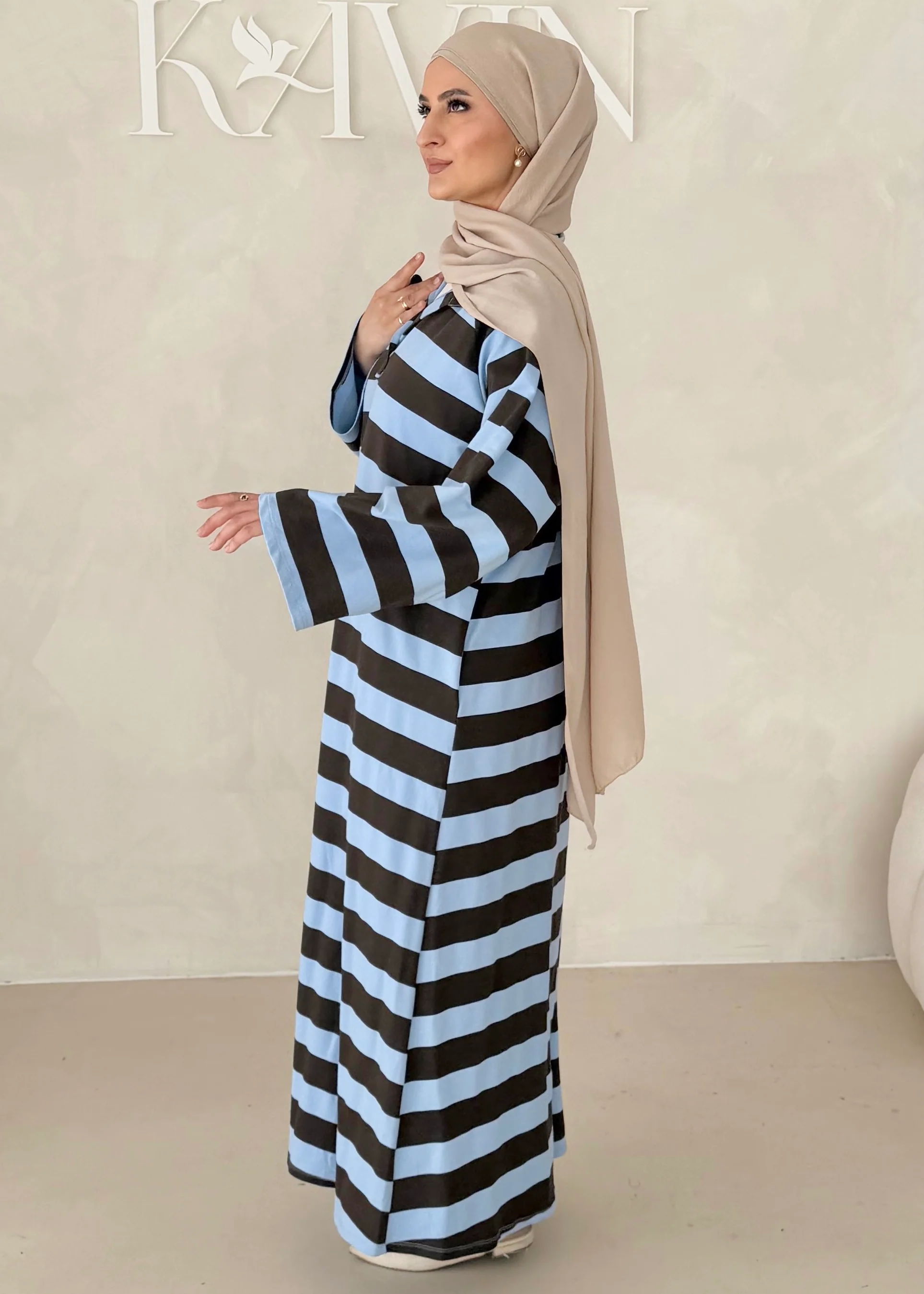 Gestreiftes Kleid - Image 11