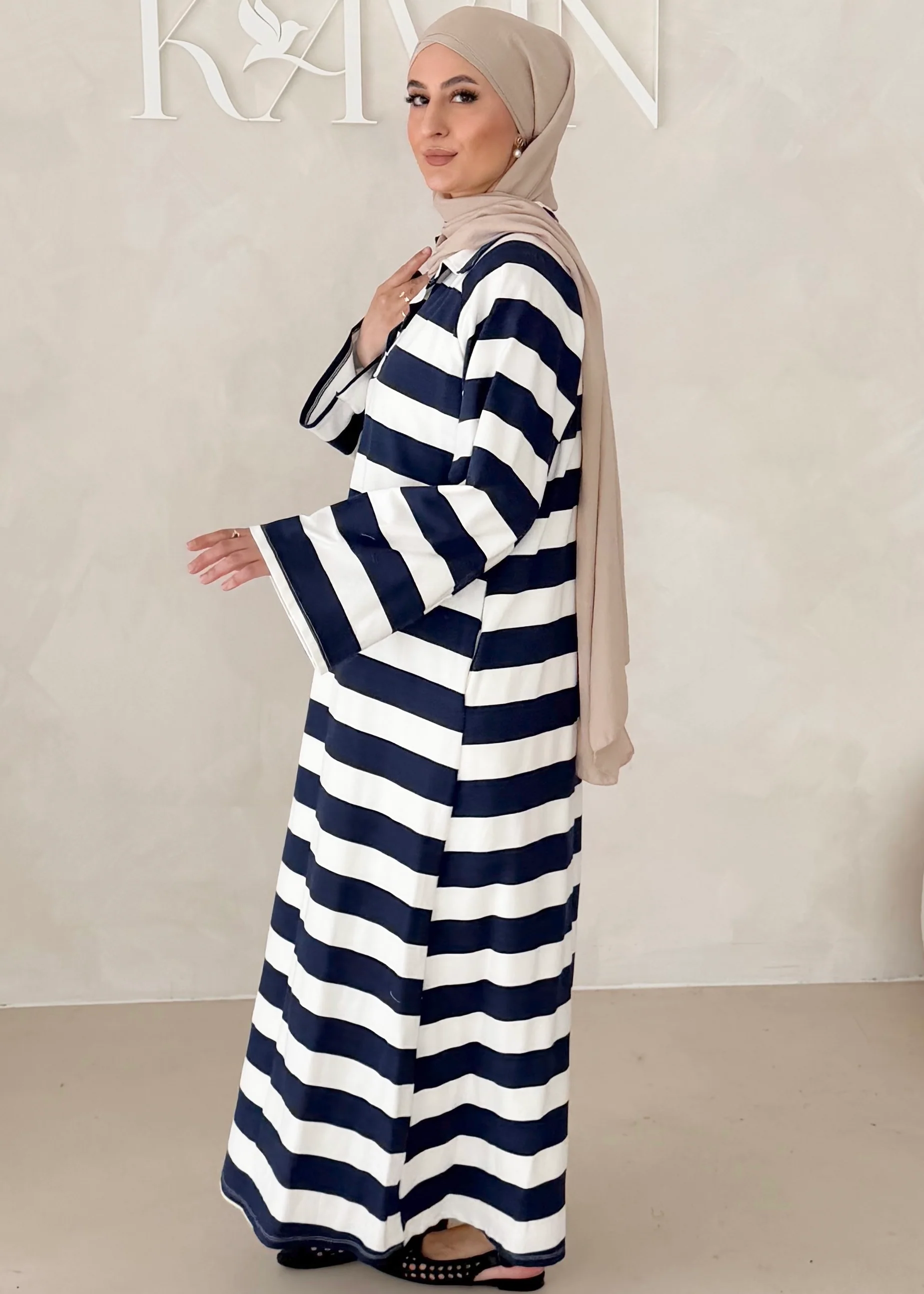 Gestreiftes Kleid - Image 14