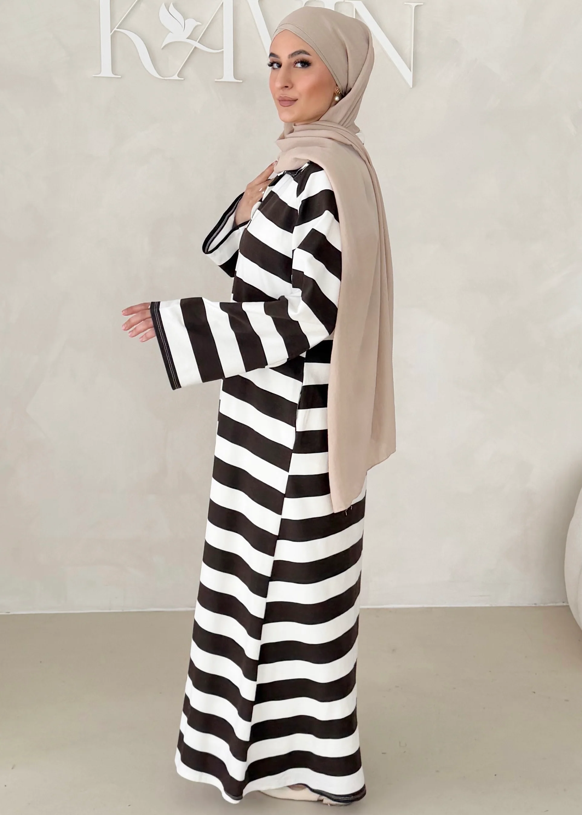 Gestreiftes Kleid - Image 25