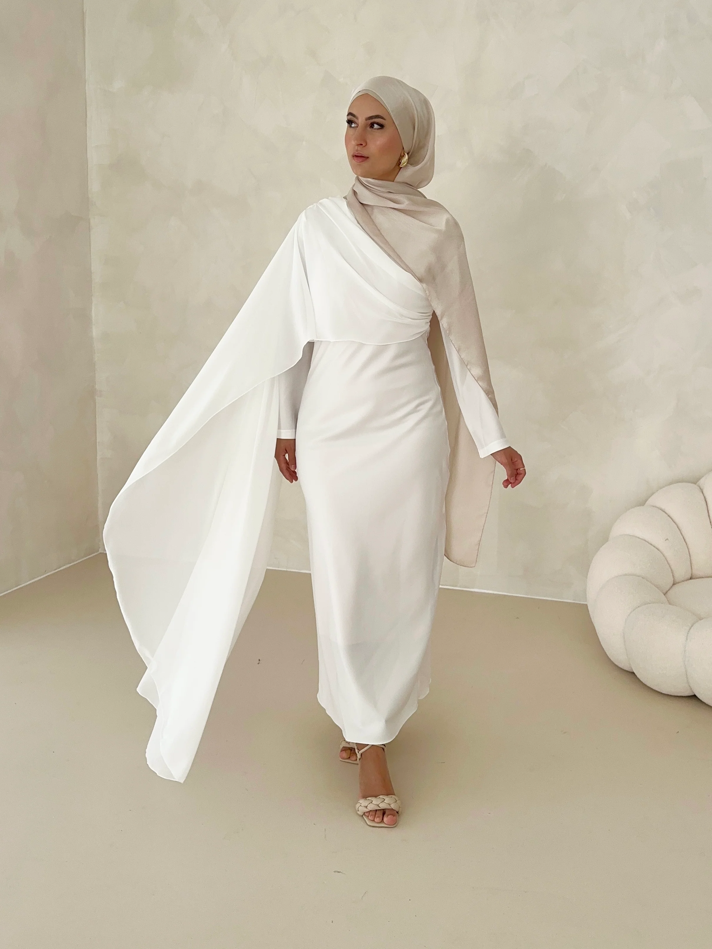 Satin-Optik Kleid mit Schulterschleppe - Image 11