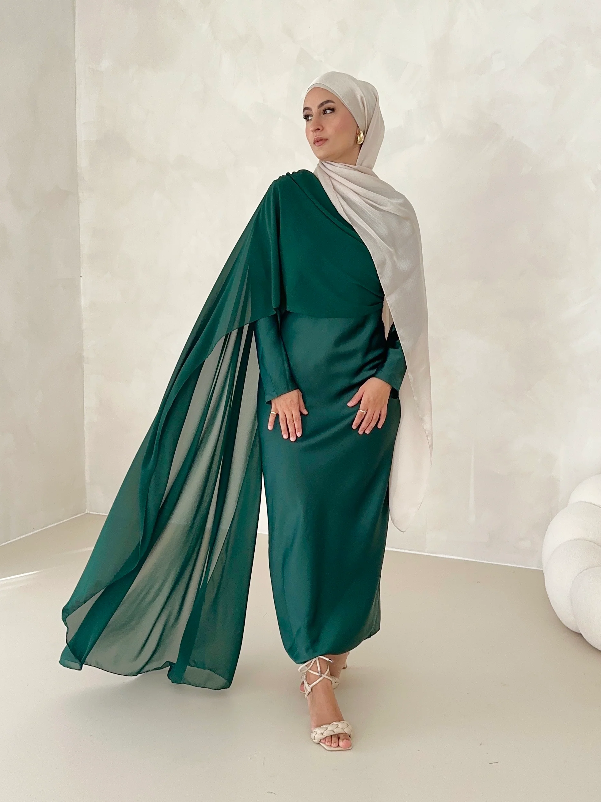 Satin-Optik Kleid mit Schulterschleppe - Image 15