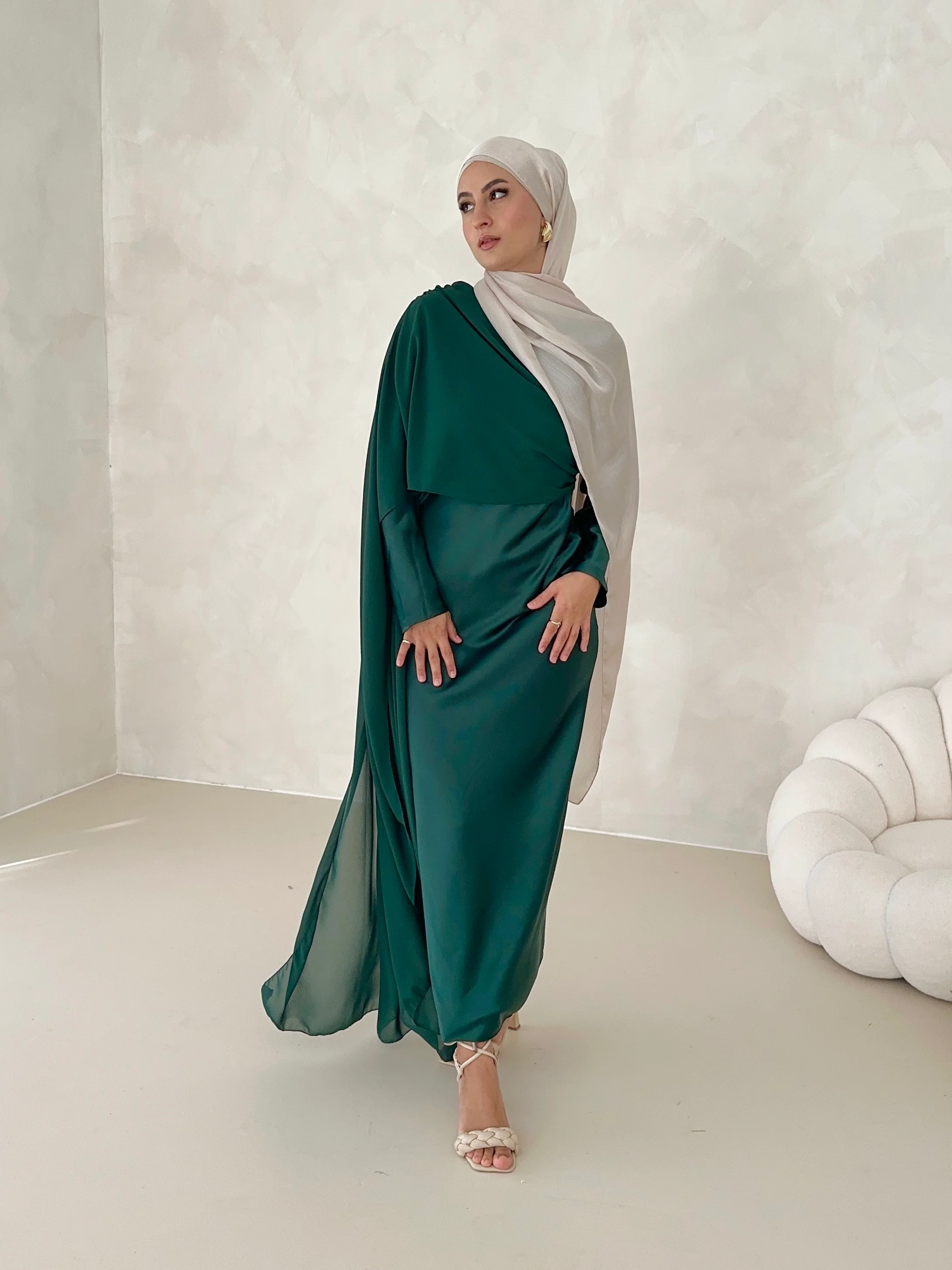 Satin-Optik Kleid mit Schulterschleppe - Image 16