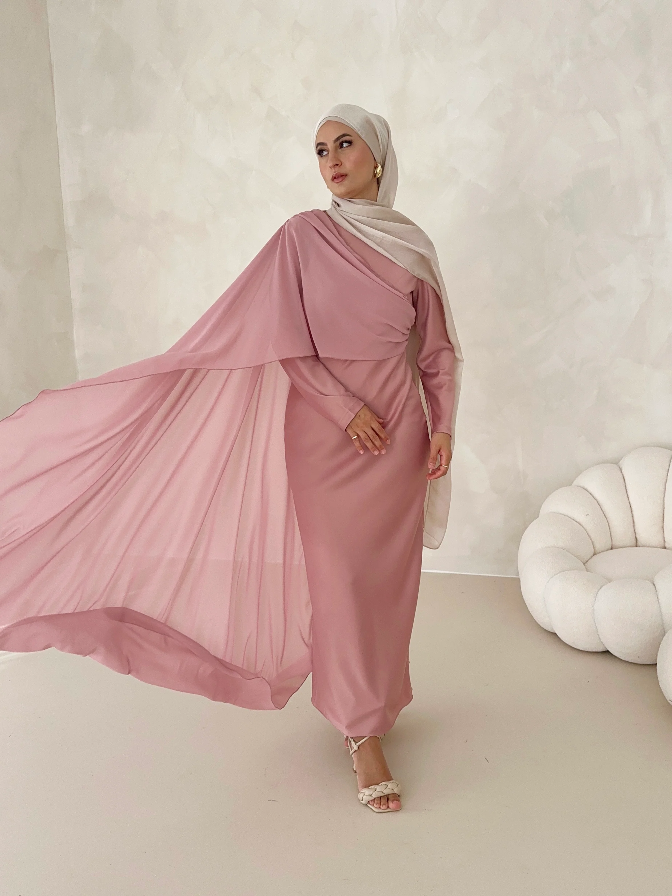 Satin-Optik Kleid mit Schulterschleppe - Image 17