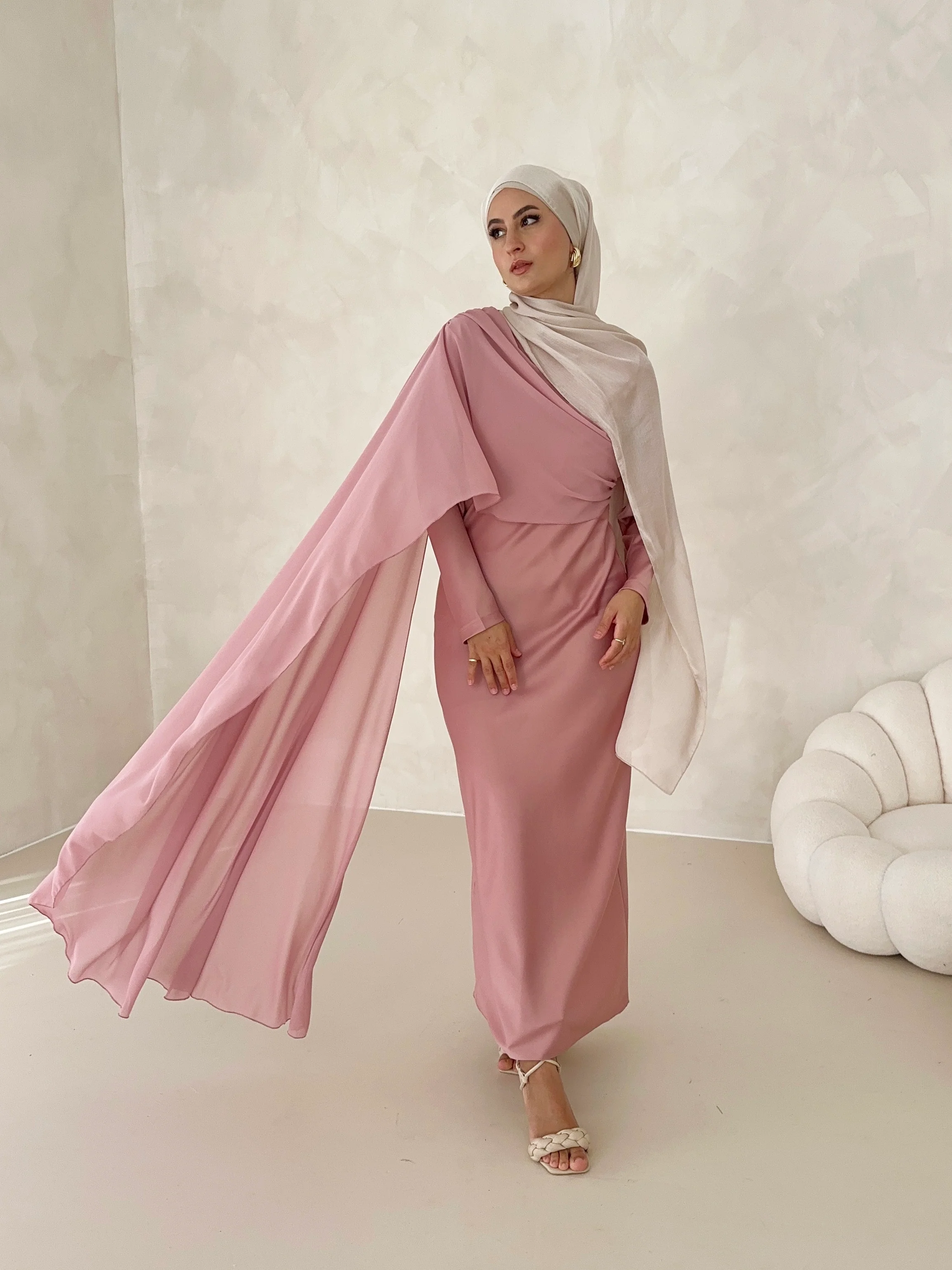 Satin-Optik Kleid mit Schulterschleppe - Image 18