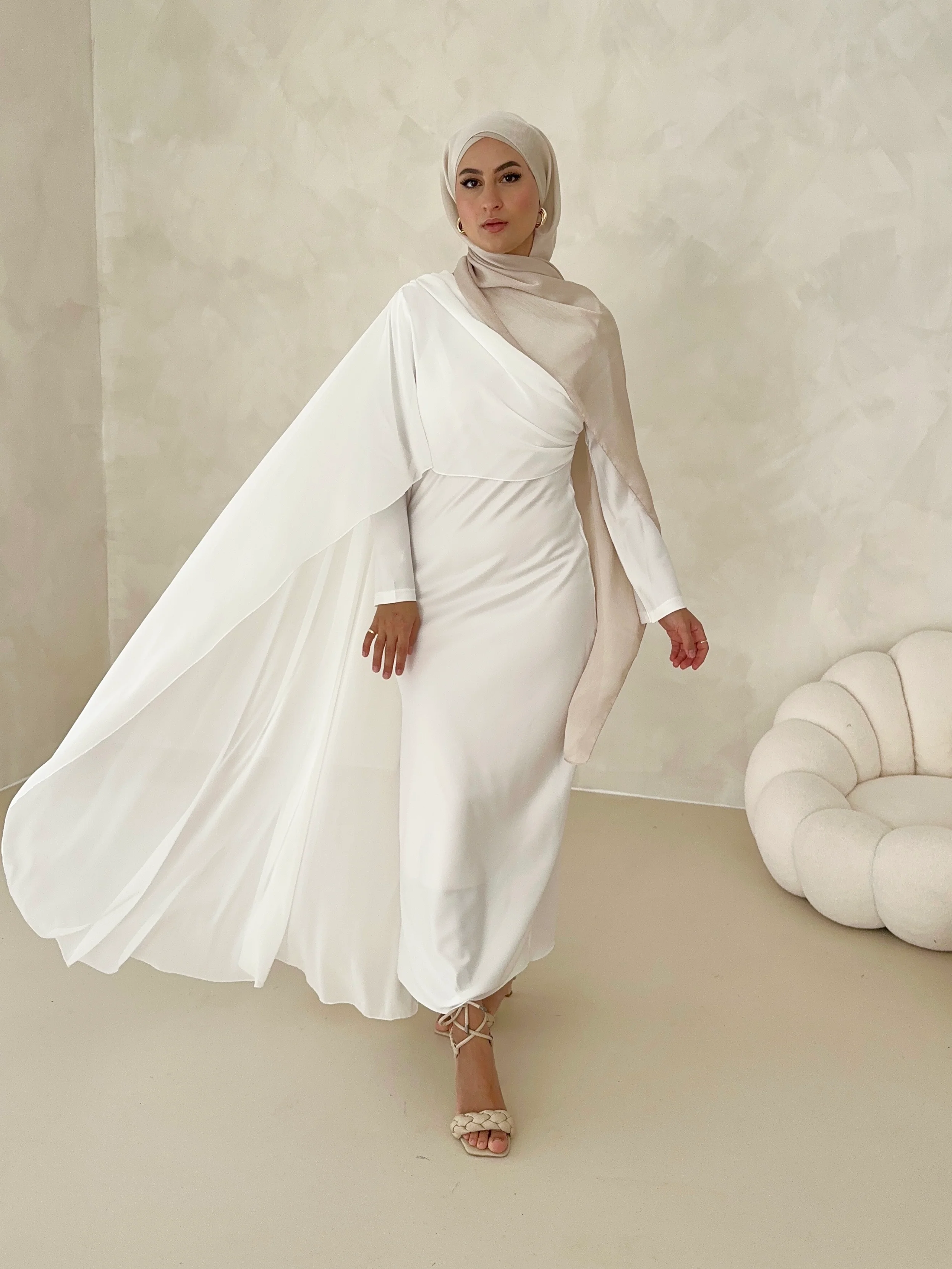 Satin-Optik Kleid mit Schulterschleppe - Image 9