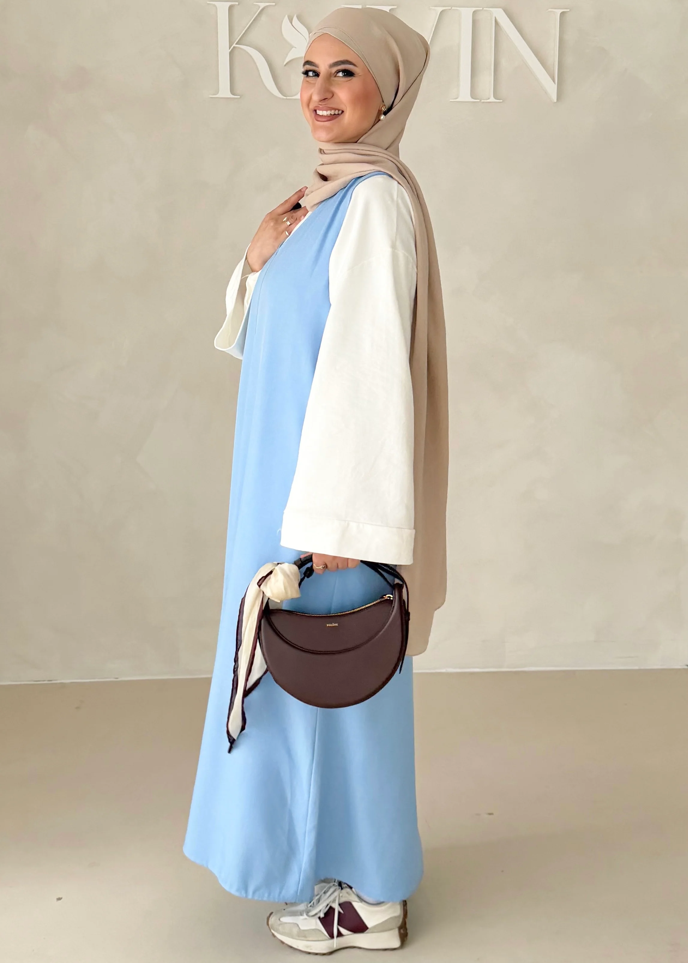 Kurzarm Essential Kleid - Image 16