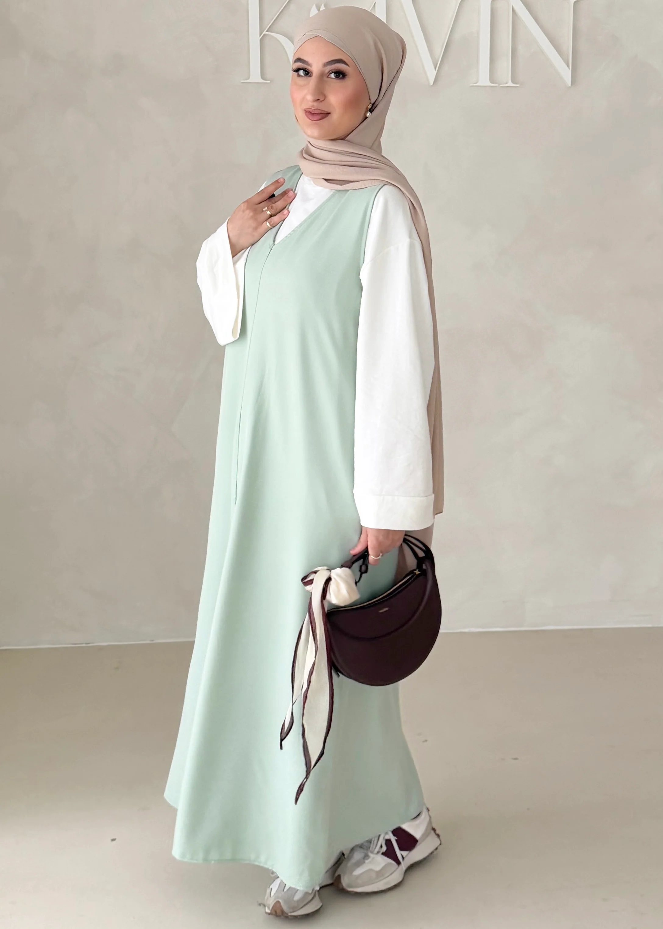 Kurzarm Essential Kleid - Image 18
