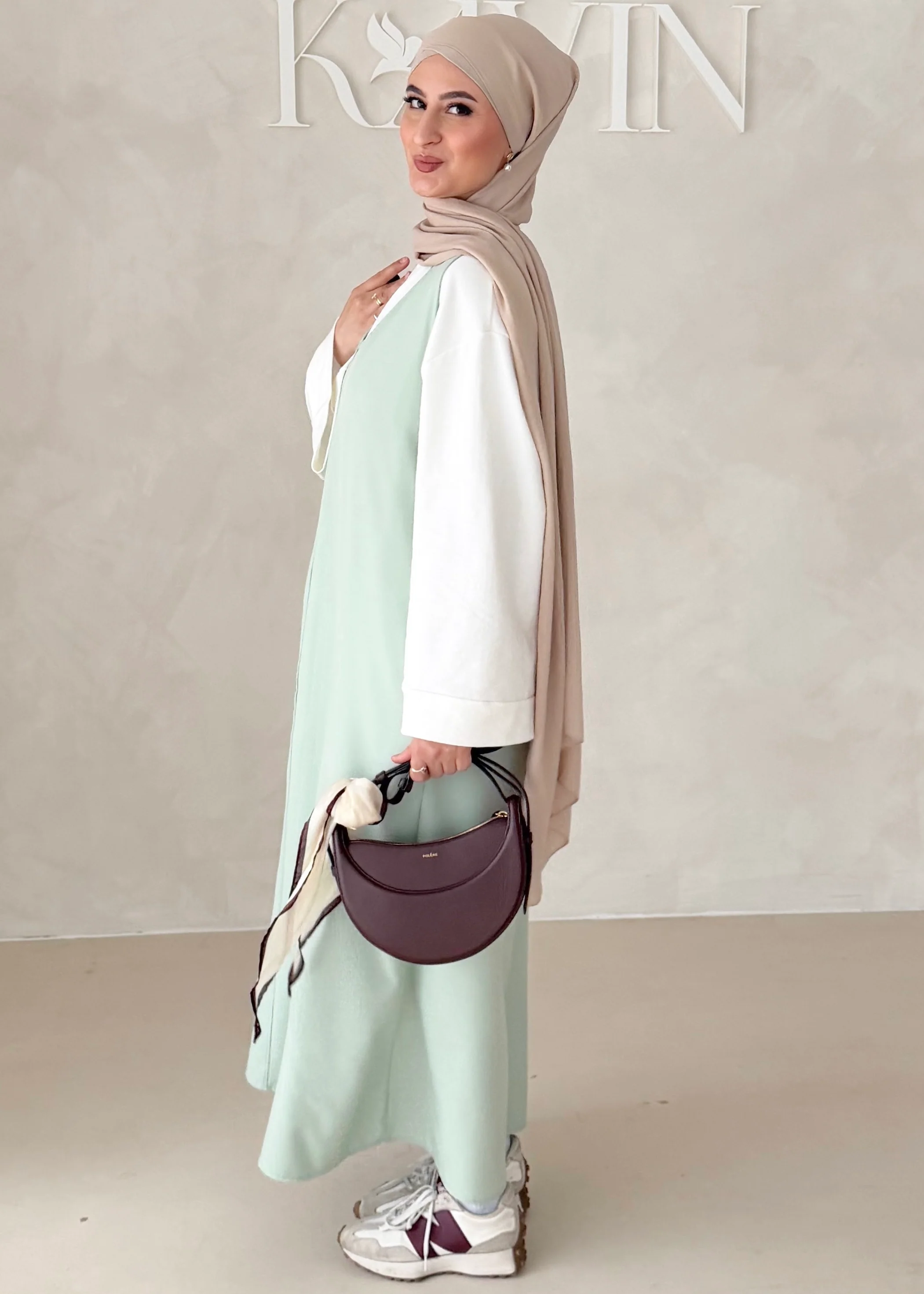 Kurzarm Essential Kleid - Image 19