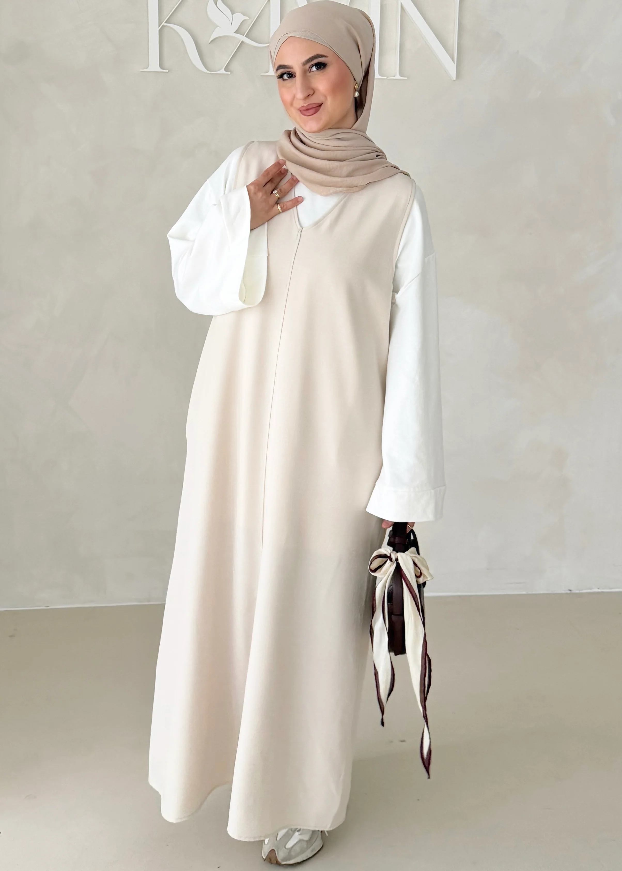 Kurzarm Essential Kleid - Image 4