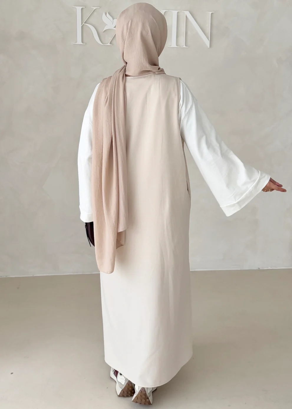 Kurzarm Essential Kleid - Image 6