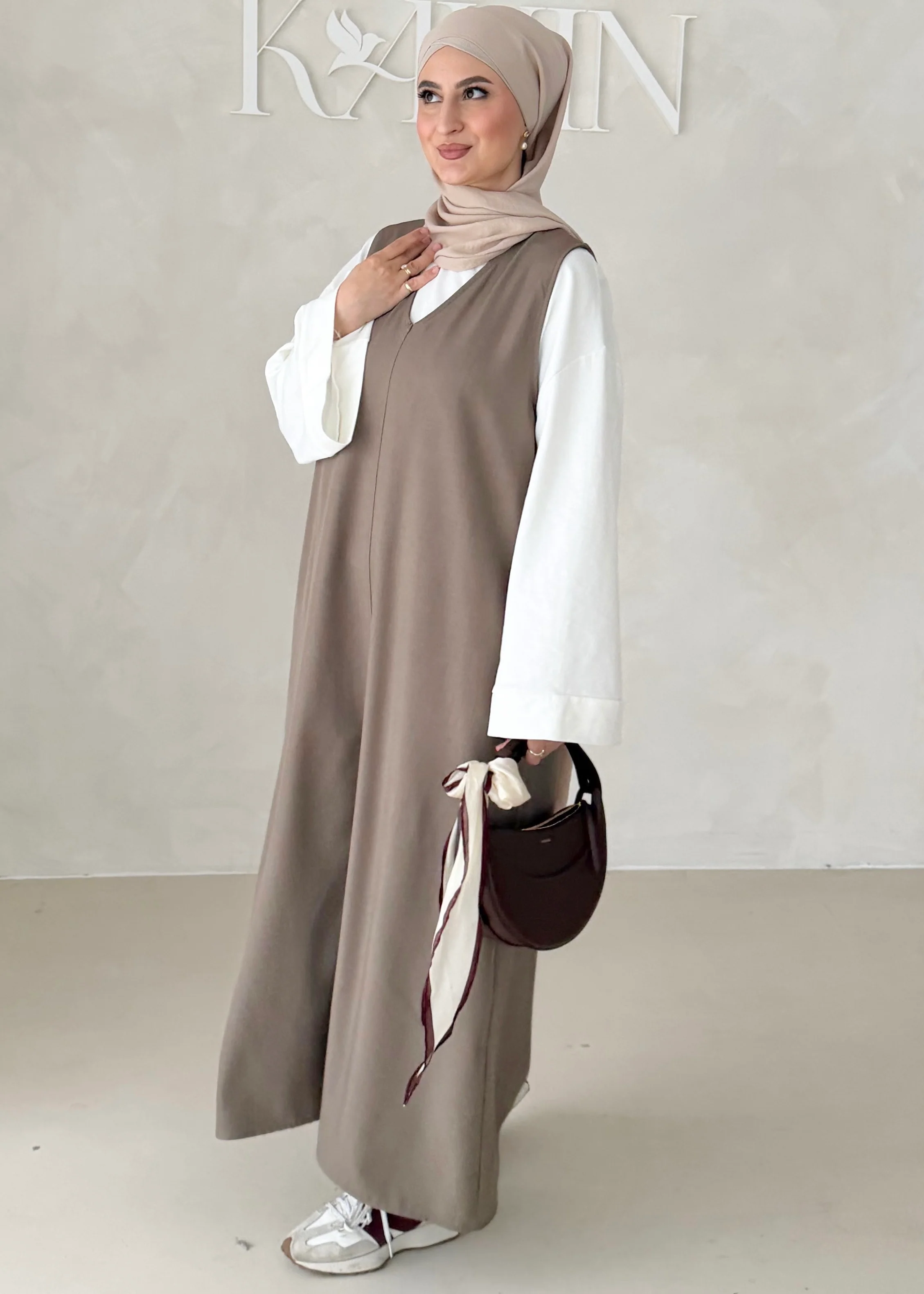 Kurzarm Essential Kleid - Image 7
