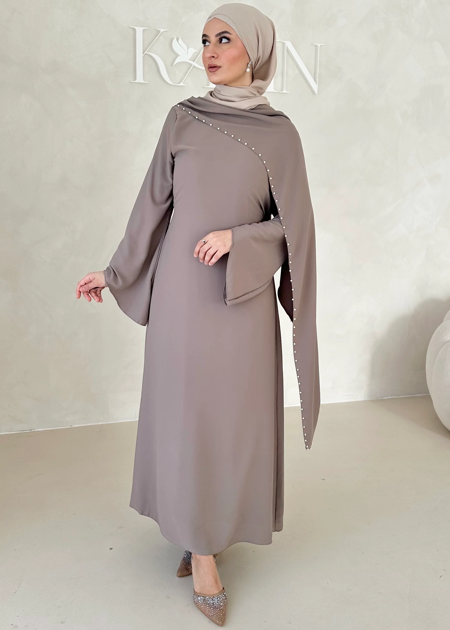 Pearl Kleid MIT Schulterschleppe - Image 12